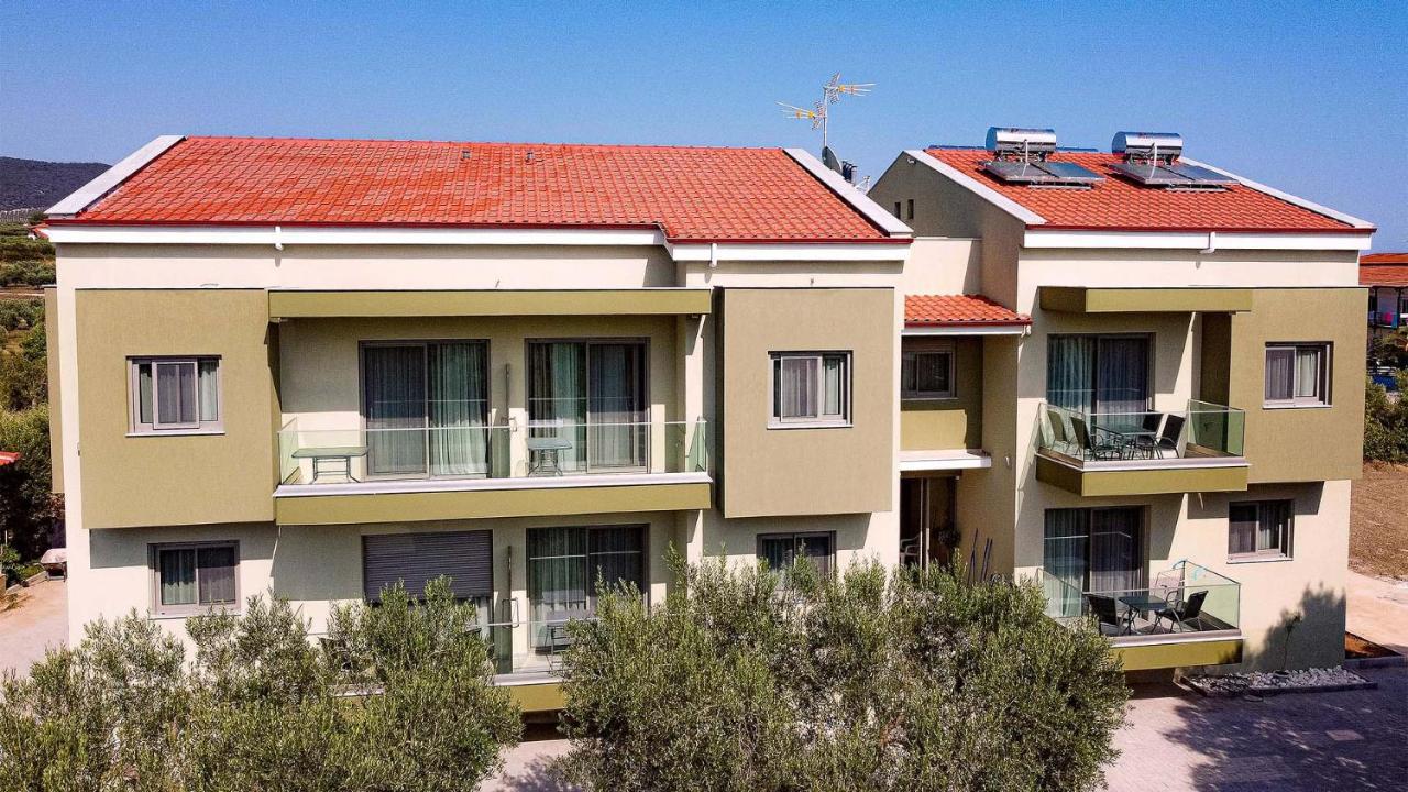 Estelle Family Luxury Apartments & Suites Геракіні Екстер'єр фото
