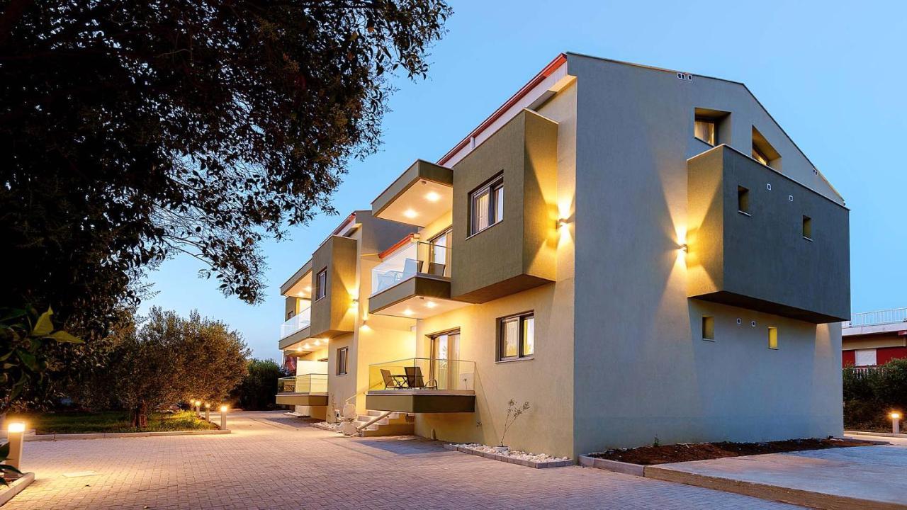 Estelle Family Luxury Apartments & Suites Геракіні Екстер'єр фото