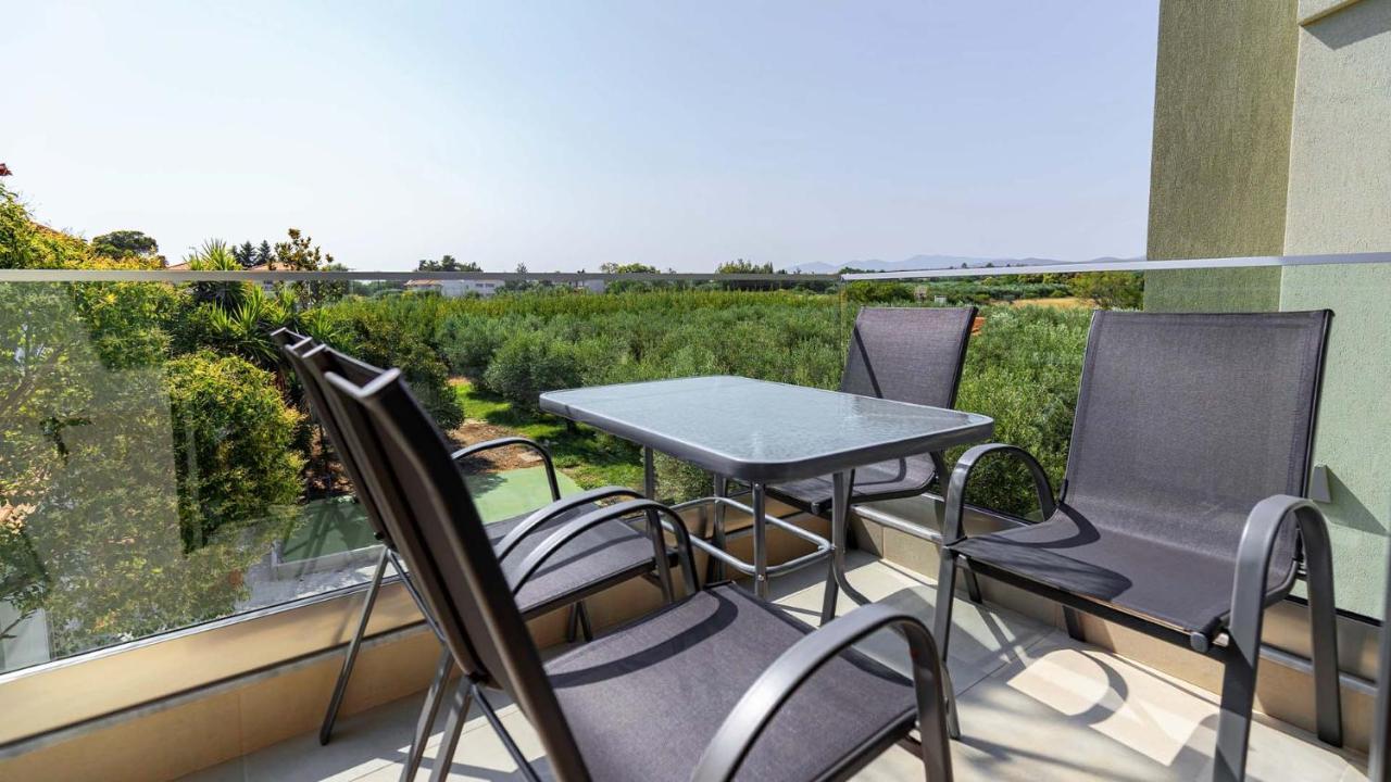 Estelle Family Luxury Apartments & Suites Геракіні Екстер'єр фото